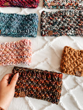 Cargar imagen en el visor de la galería, Cintillo Winter Nights - Patrón a dos agujas