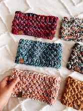 Cargar imagen en el visor de la galería, Cintillo Winter Nights - Patrón a dos agujas