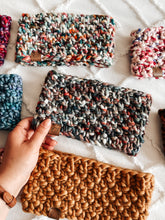 Cargar imagen en el visor de la galería, Cintillo Winter Nights - Patrón a dos agujas