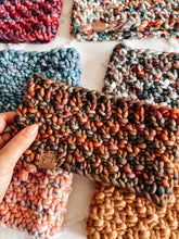 Cargar imagen en el visor de la galería, Cintillo Winter Nights - Patrón a dos agujas