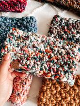 Cargar imagen en el visor de la galería, Cintillo Winter Nights - Patrón a dos agujas