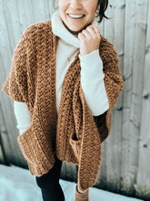 Cargar imagen en el visor de la galería, Golden Hour Cape - Patrón a Crochet