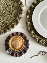 Cargar imagen en el visor de la galería, Individuales & Posavasos Ruffle - Patron a Crochet