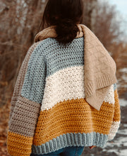 Cargar imagen en el visor de la galería, Cardigan Fireside - Patrón Crochet