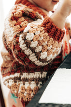 Cargar imagen en el visor de la galería, Cardigan Riverbed Junior - Patrón Crochet