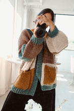 Cargar imagen en el visor de la galería, Cardigan Fireside - Patron Dos Agujas