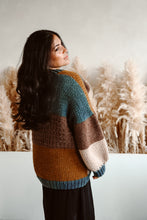 Cargar imagen en el visor de la galería, Cardigan Fireside - Patron Dos Agujas