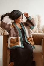 Cargar imagen en el visor de la galería, Cardigan Fireside - Patron Dos Agujas