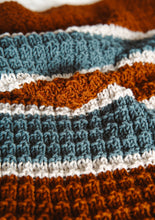 Cargar imagen en el visor de la galería, Mantita Lagos - Patrón Dos Agujas