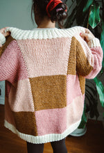 Cargar imagen en el visor de la galería, Cardigan Big Patchwork - Dos Agujas