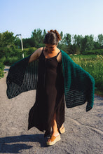 Cargar imagen en el visor de la galería, Chal Evening Glow - Tejido a Dos Agujas