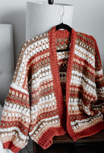 Cargar imagen en el visor de la galería, Cardigan Riverbed - Patron Crochet