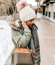 Cargar imagen en el visor de la galería, Gorro Luna - Tejido a dos agujas