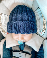 Cargar imagen en el visor de la galería, Gorro Luca - Patrón Dos Agujas