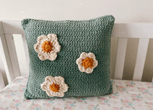 Cargar imagen en el visor de la galería, Cojin Daisy personalizado - Patrón a crochet