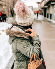 Cargar imagen en el visor de la galería, Gorro Luna - Tejido a dos agujas
