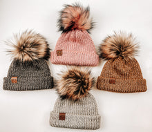 Cargar imagen en el visor de la galería, Gorro Maple tejido a Dos Agujas