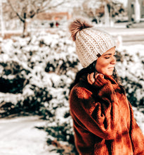 Cargar imagen en el visor de la galería, Gorro Luna - Tejido a dos agujas