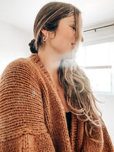 Cargar imagen en el visor de la galería, Cardigan Dalia - Tejido a Dos Agujas