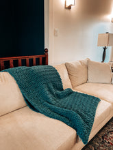 Cargar imagen en el visor de la galería, Mantita Movie Night - Patrón Crochet