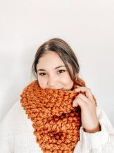 Cargar imagen en el visor de la galería, Cuello Winter Nights - Patron dos agujas