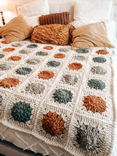Cargar imagen en el visor de la galería, Mantita Winter Blossom - Patrón Crochet
