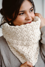 Cargar imagen en el visor de la galería, Cuello &amp; Bufanda Nollie - Patrón Crochet
