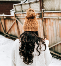 Cargar imagen en el visor de la galería, Patrón Dos Agujas - Gorro Crossover con Pretina Doble
